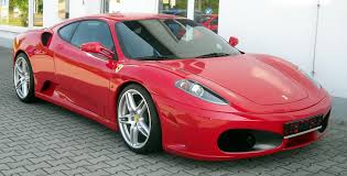Компания Ferrari продолжает бить рекорды по продажам, но прибыль предприятия снижается