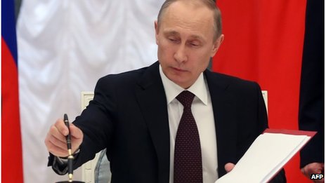Visa и MasterCard блокирует клиентов банка России